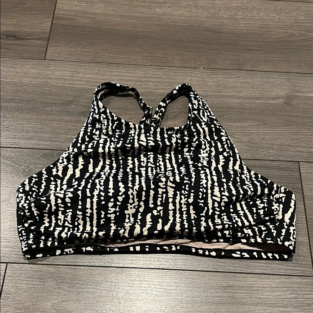 Black and White Patterned women’s swim top